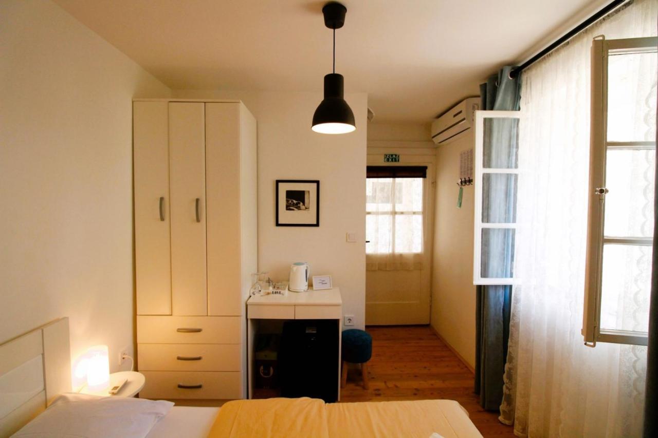 Korzo Rooms & Apartments Vis Bagian luar foto