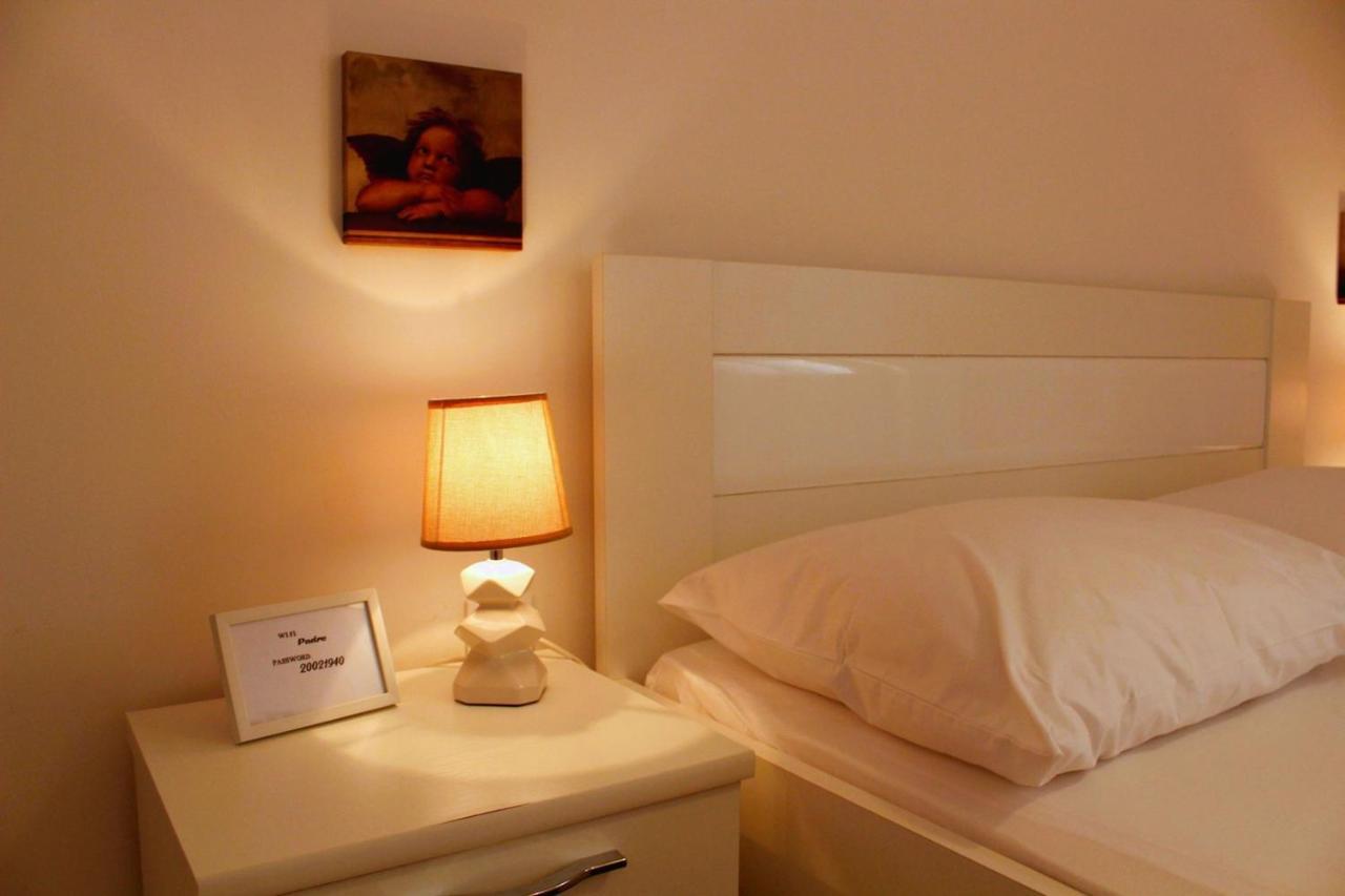 Korzo Rooms & Apartments Vis Bagian luar foto