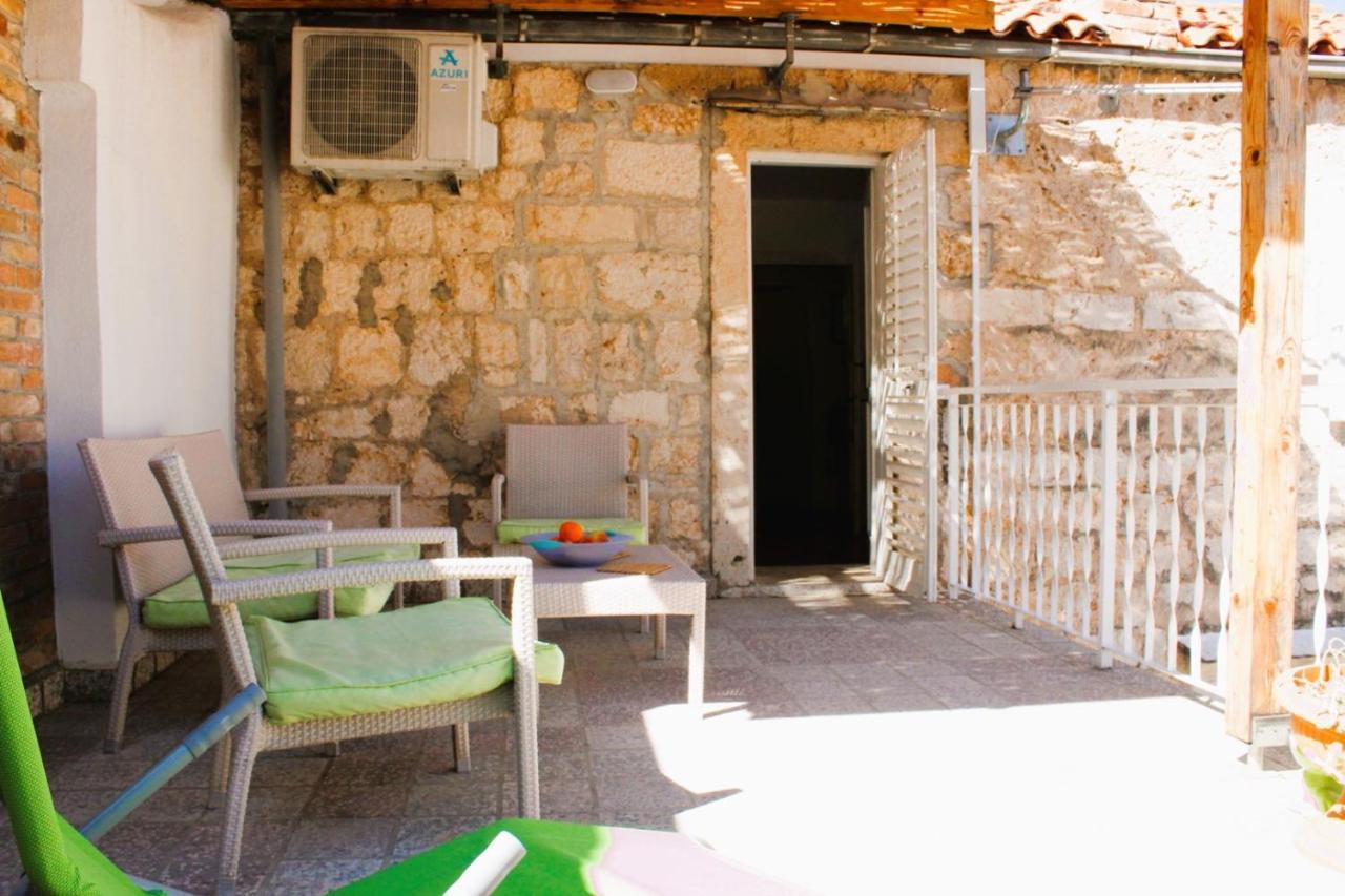 Korzo Rooms & Apartments Vis Bagian luar foto