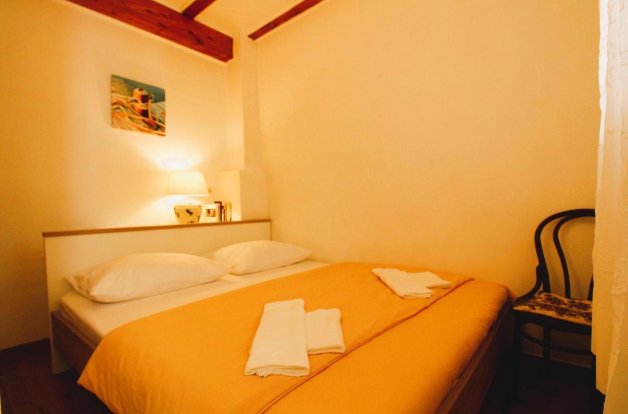Korzo Rooms & Apartments Vis Bagian luar foto