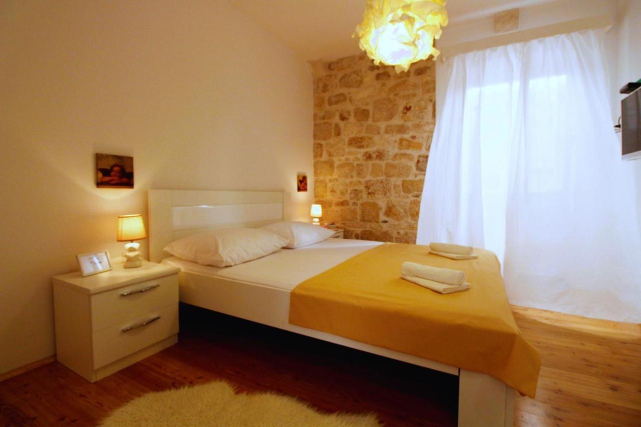 Korzo Rooms & Apartments Vis Bagian luar foto