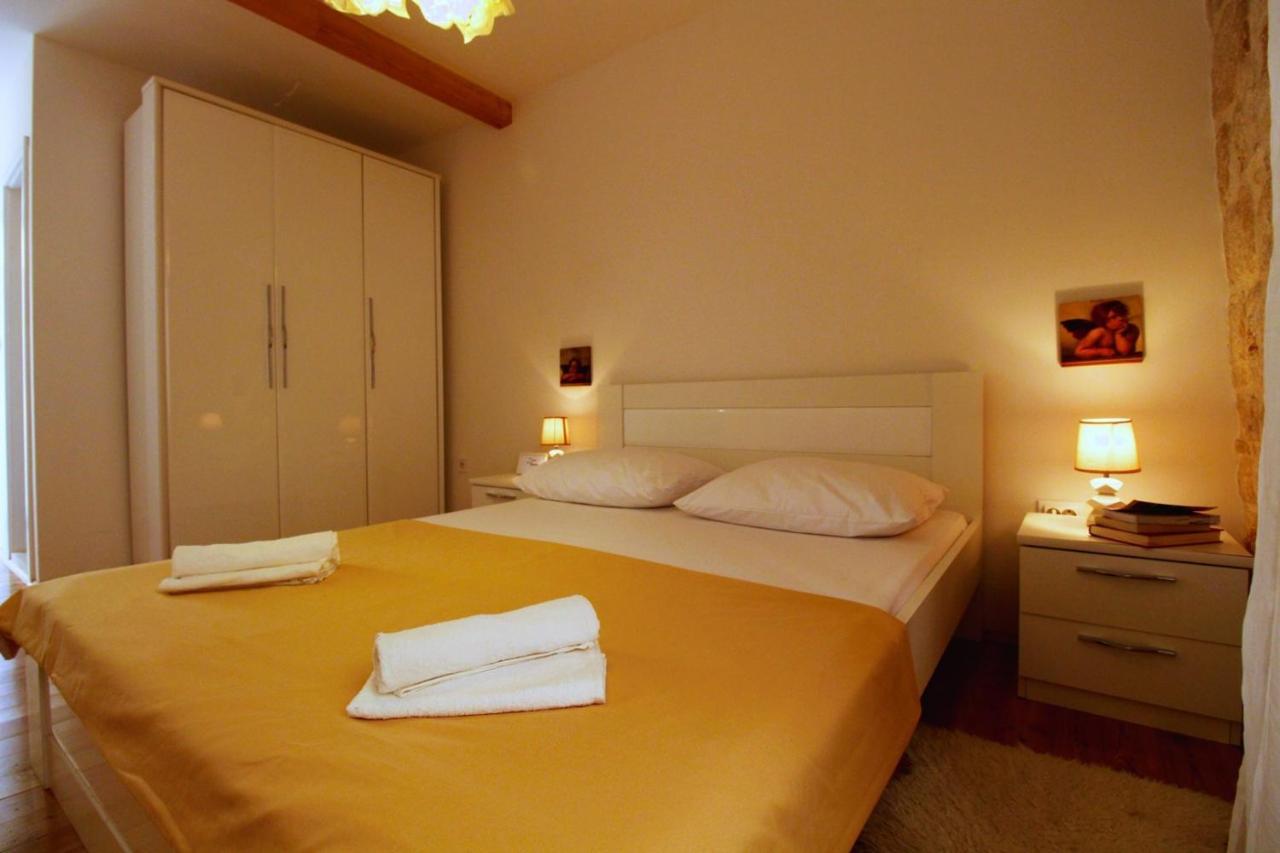 Korzo Rooms & Apartments Vis Bagian luar foto
