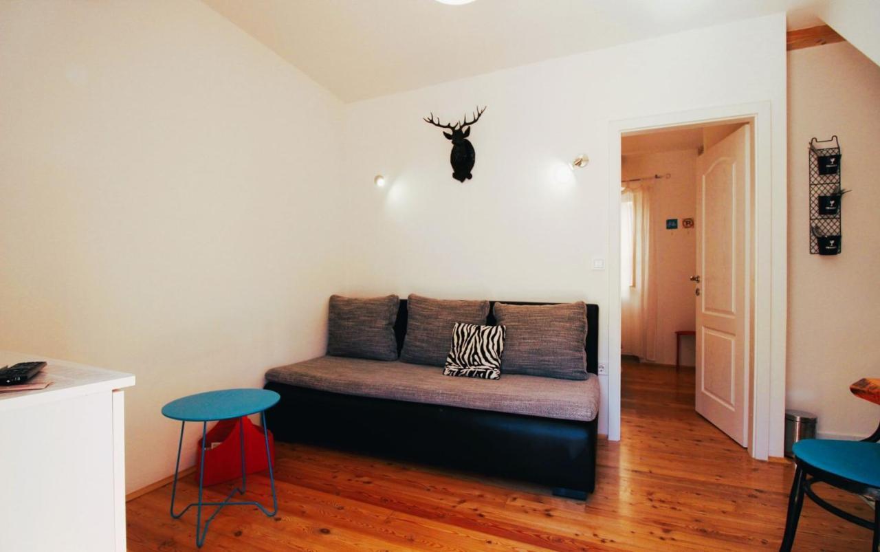 Korzo Rooms & Apartments Vis Bagian luar foto