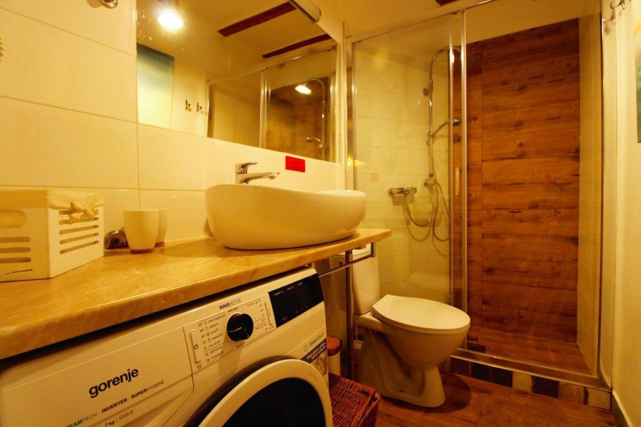 Korzo Rooms & Apartments Vis Bagian luar foto
