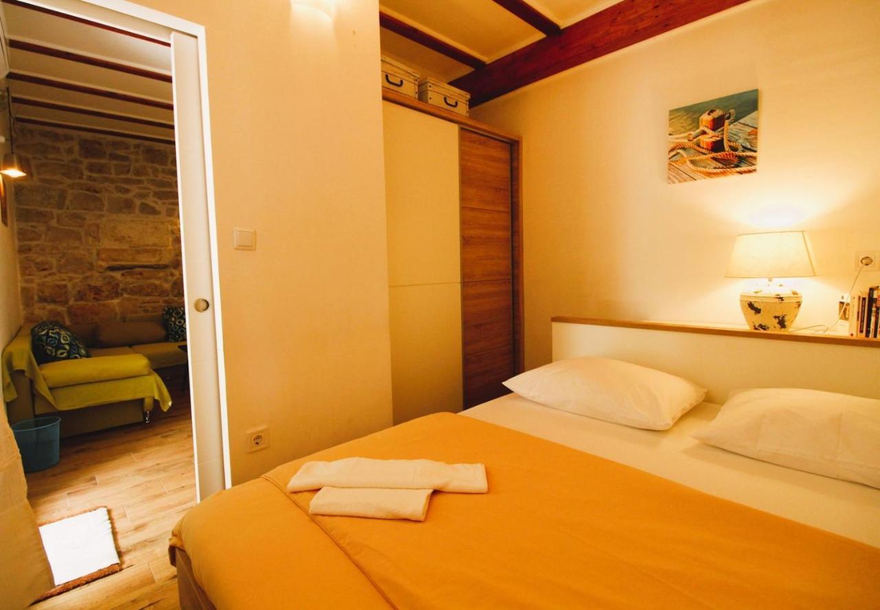 Korzo Rooms & Apartments Vis Bagian luar foto