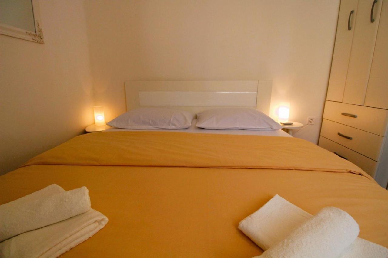 Korzo Rooms & Apartments Vis Bagian luar foto