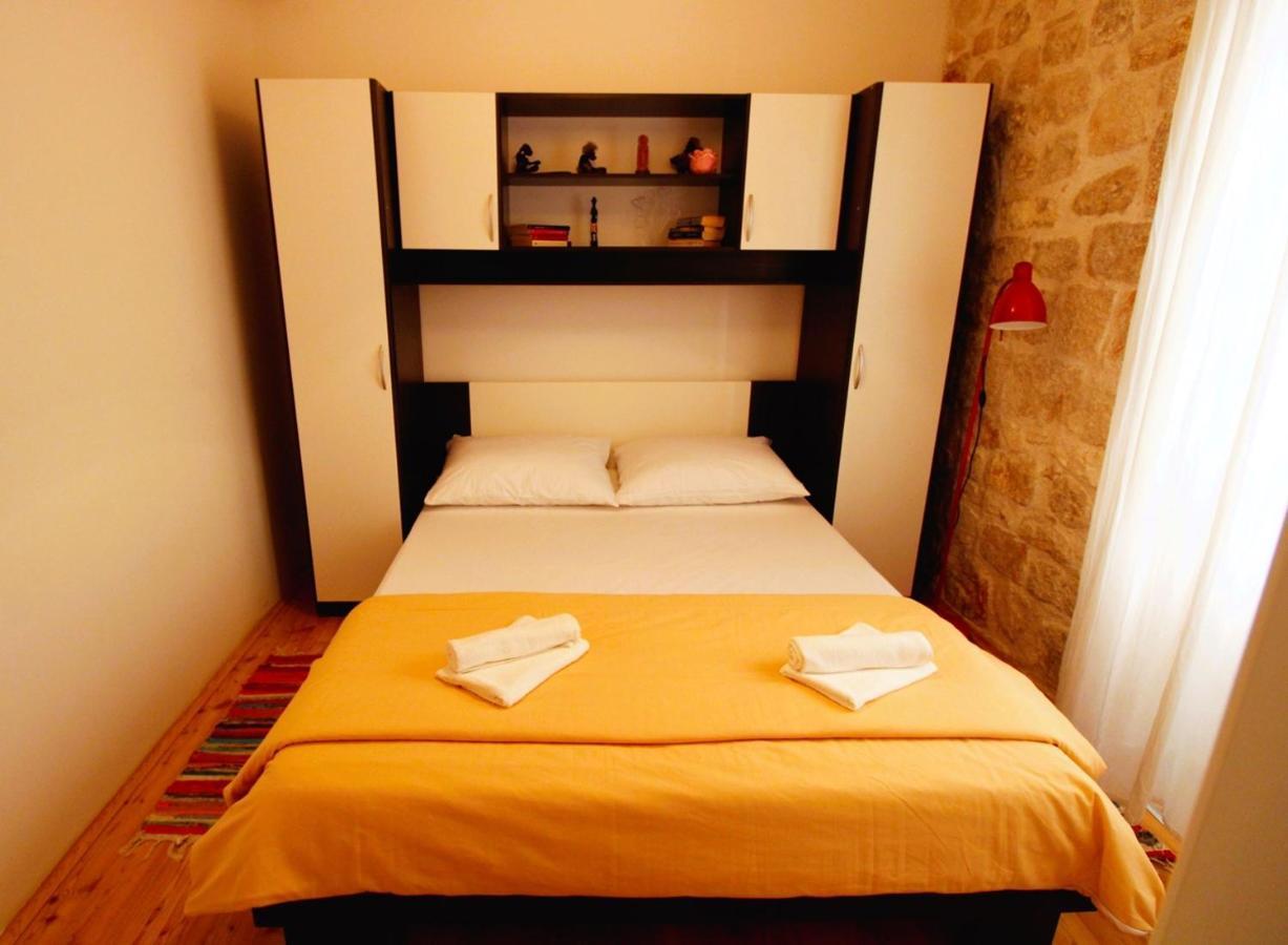 Korzo Rooms & Apartments Vis Bagian luar foto