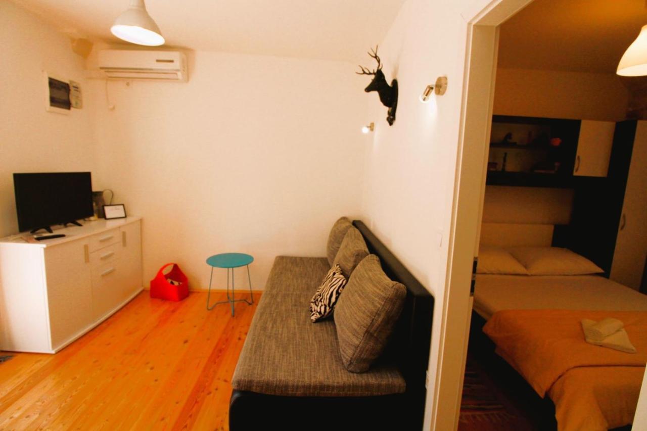 Korzo Rooms & Apartments Vis Bagian luar foto