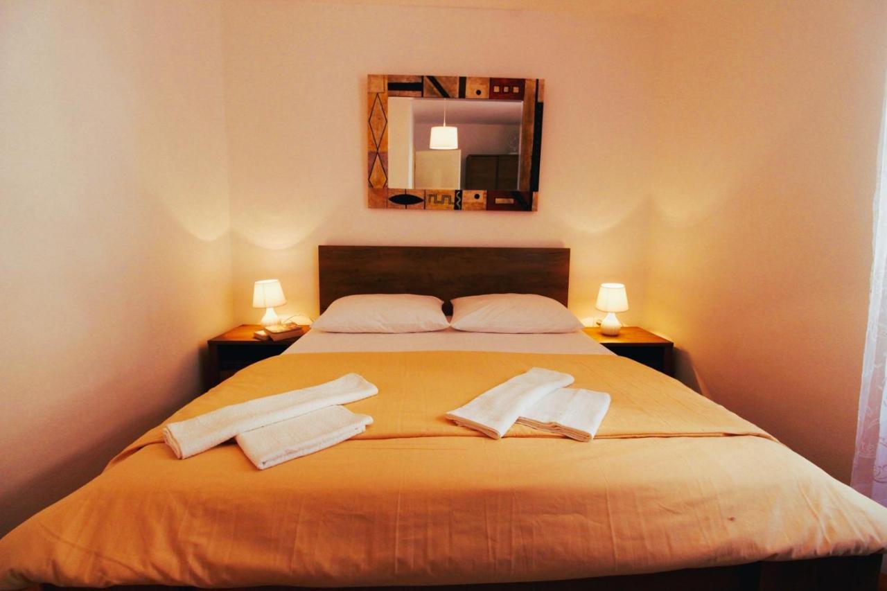 Korzo Rooms & Apartments Vis Bagian luar foto