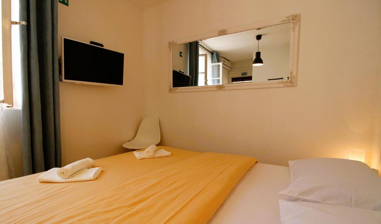 Korzo Rooms & Apartments Vis Bagian luar foto