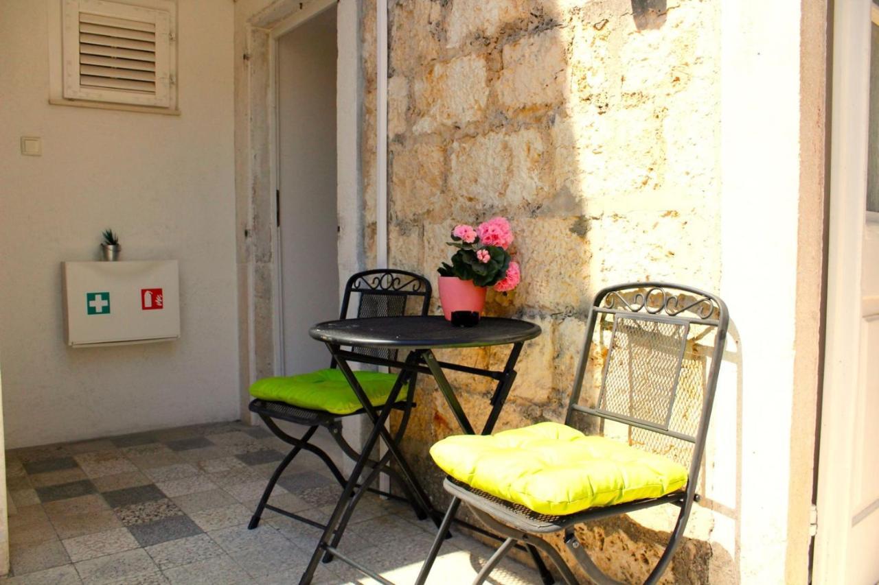 Korzo Rooms & Apartments Vis Bagian luar foto