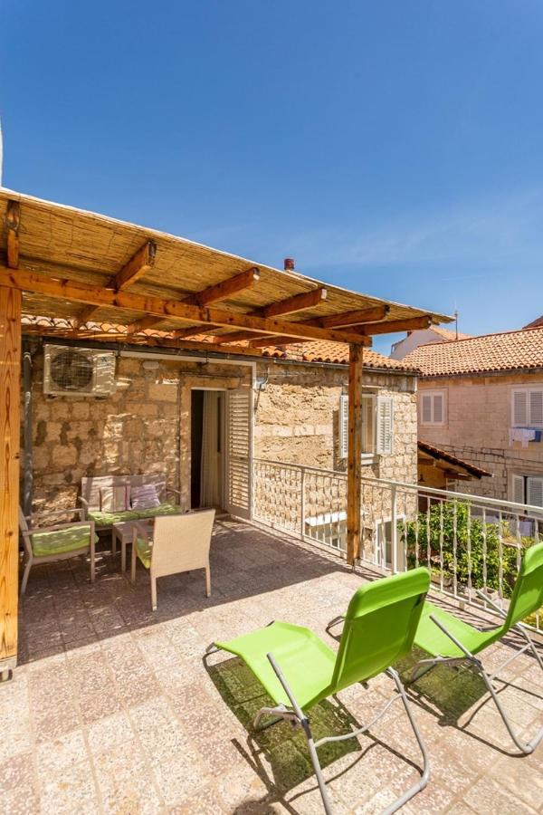 Korzo Rooms & Apartments Vis Bagian luar foto
