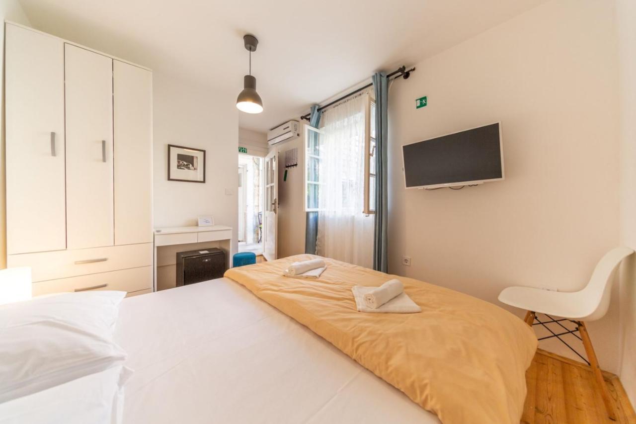 Korzo Rooms & Apartments Vis Bagian luar foto
