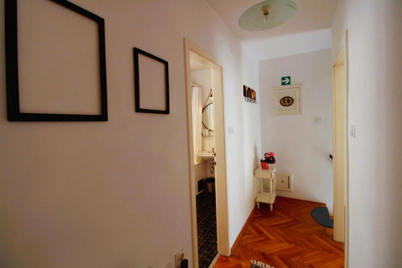 Korzo Rooms & Apartments Vis Bagian luar foto