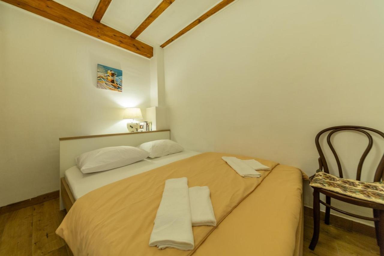 Korzo Rooms & Apartments Vis Bagian luar foto