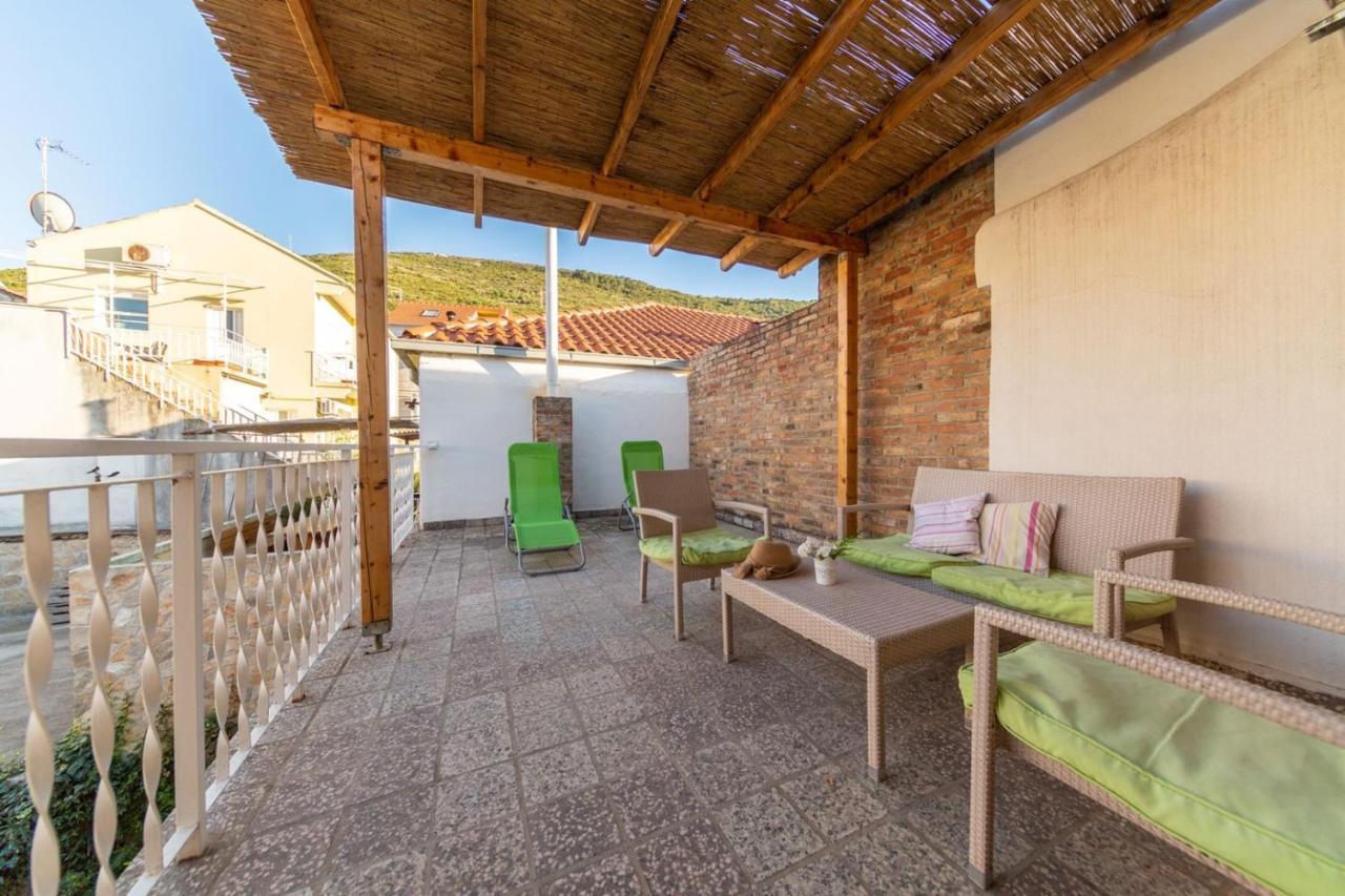 Korzo Rooms & Apartments Vis Bagian luar foto