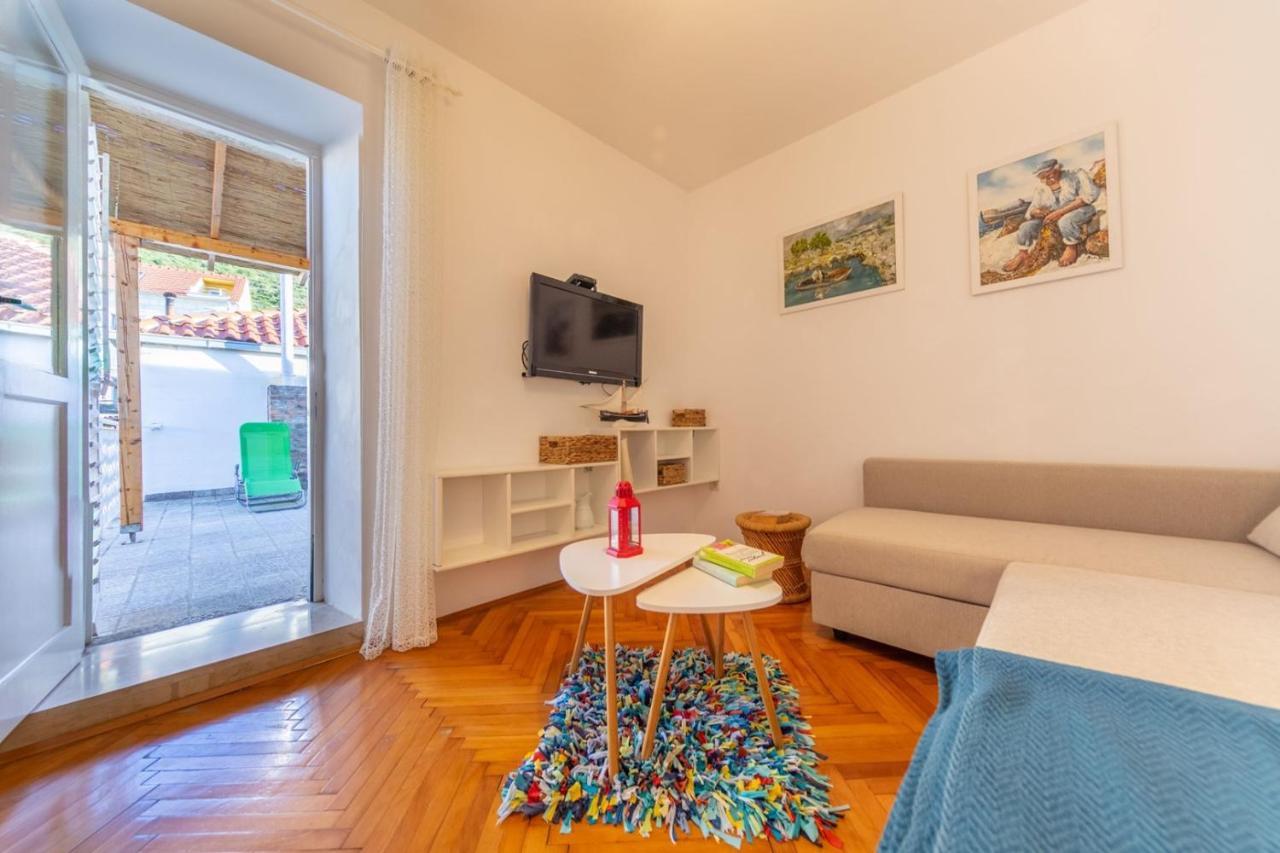 Korzo Rooms & Apartments Vis Bagian luar foto